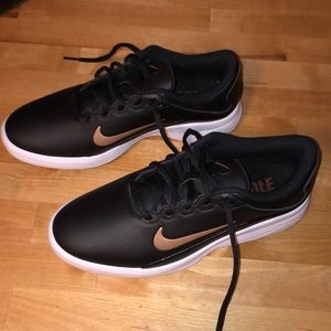 Nike women’s golf shoe. Black. Size 7
